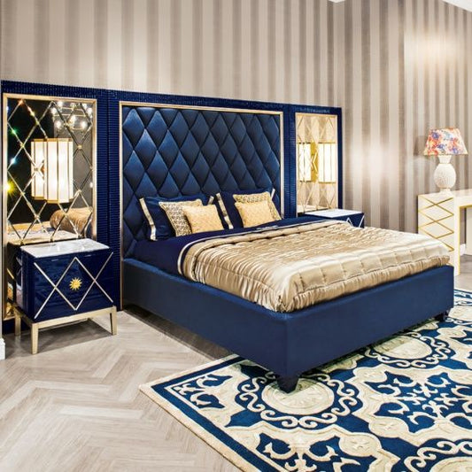 THE BLUE KING BED WITH SIDE TABELS